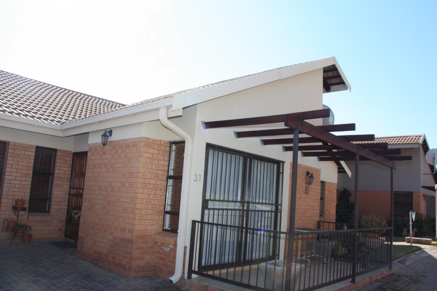 2 Bedroom Property for Sale in Langenhovenpark Free State